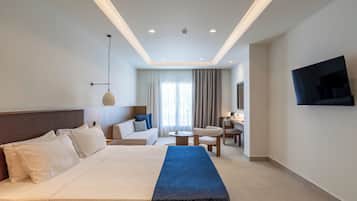 Deluxe Triple Room, 1 Bedroom | In-room safe, desk, bed sheets