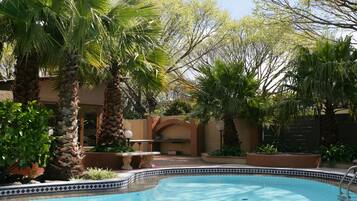 Outdoor pool, sun loungers