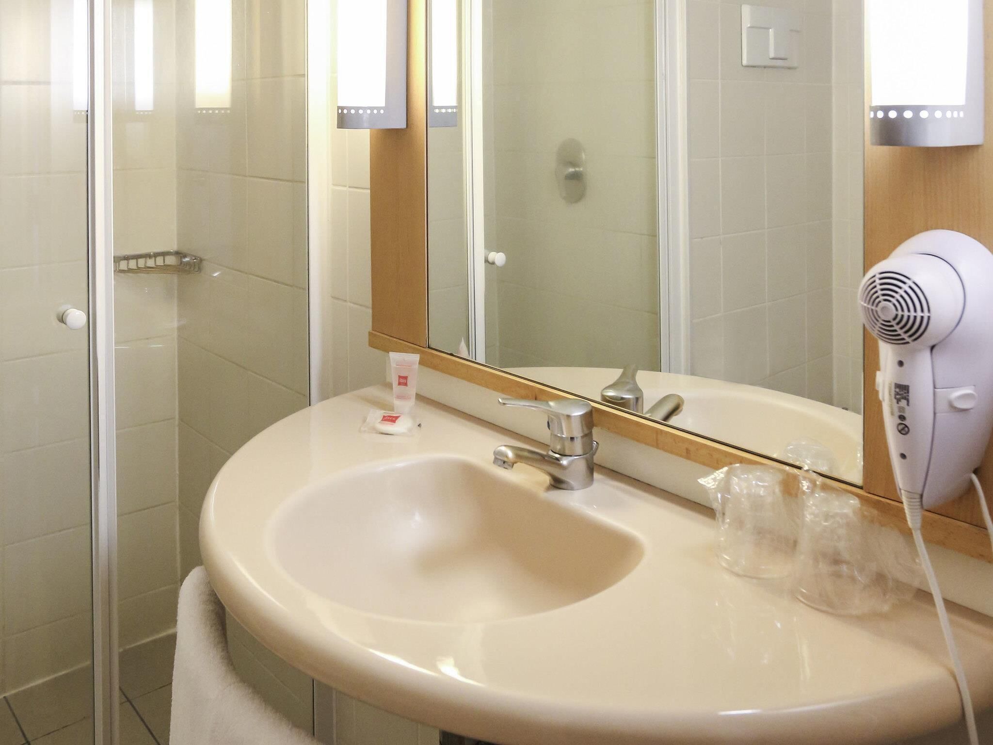 Standard Room, Multiple Beds (1 Double Bed and 1 Bed for children) | In-room safe, desk, blackout curtains, soundproofing