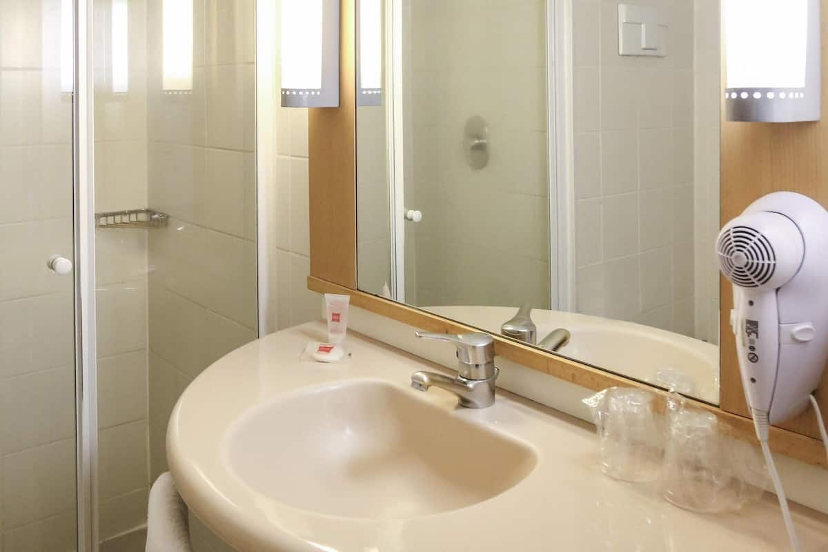 Standard Room, Multiple Beds (1 Double Bed and 1 Bed for children)