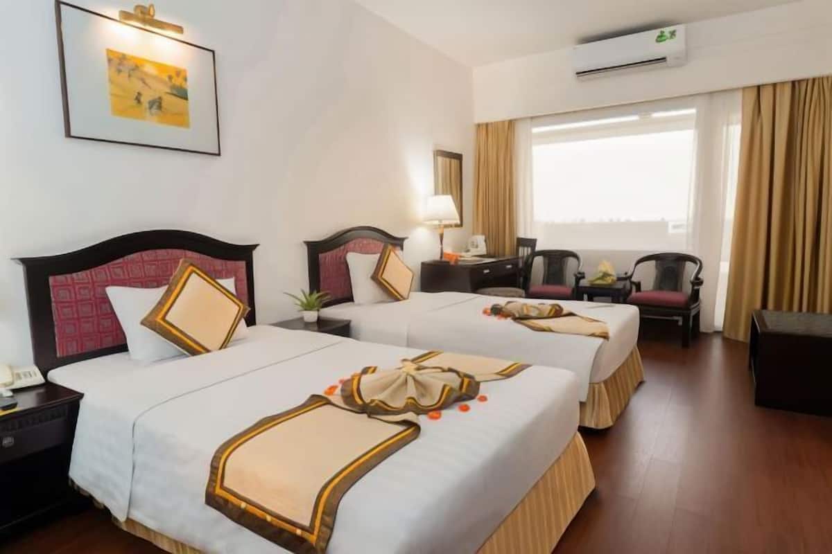 1 bedroom, down duvets, in-room safe, blackout curtains