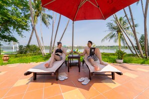 Outdoor pool, pool umbrellas, sun loungers