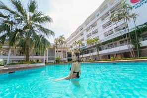 Outdoor pool, pool umbrellas, sun loungers