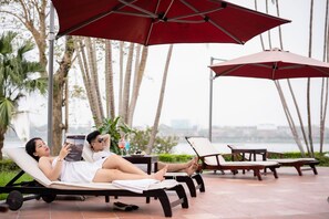 Outdoor pool, pool umbrellas, sun loungers