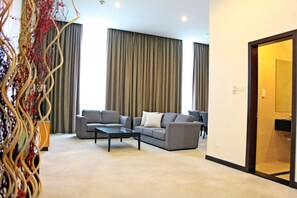 Suite, 1 King Bed, Sea View