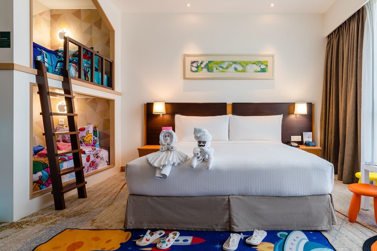 Suite (Kids) | Minibar, safe på rommet, skrivebord og blendingsgardiner