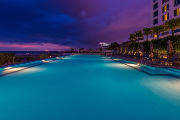 Outdoor pool, pool loungers