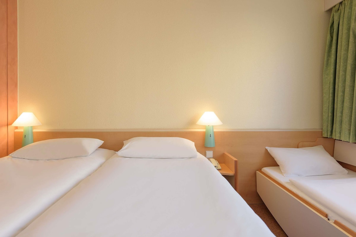 Bureau, lits bébé (gratuits), Wi-Fi gratuit, draps fournis