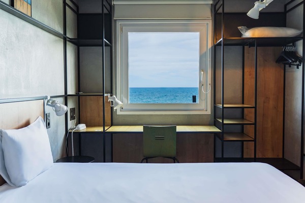 Superior Room, 1 Double Bed, Sea View | Desk, free cribs/infant beds, free WiFi, bed sheets