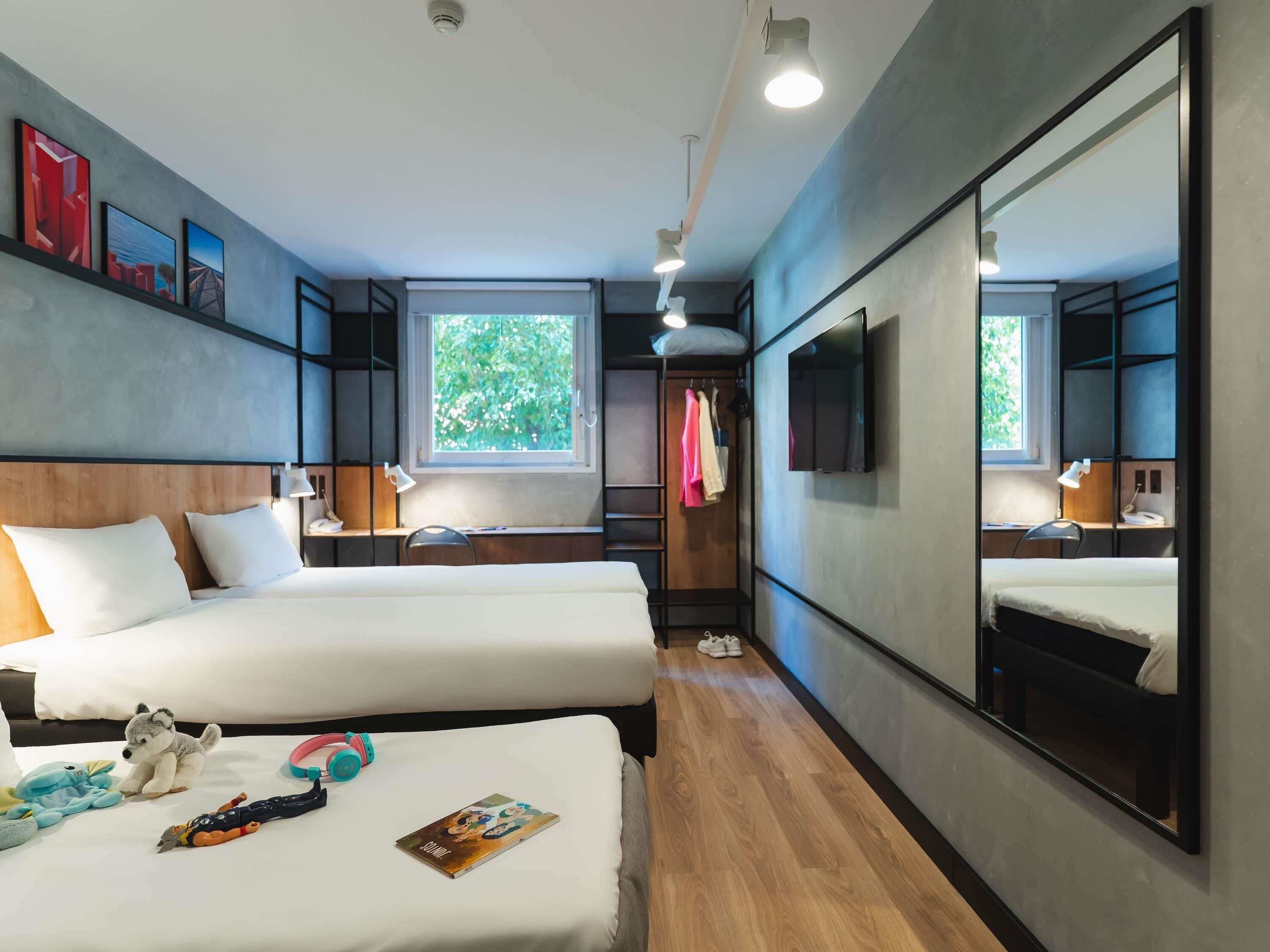 Chambre Standard, plusieurs lits | Bureau, lits bébé (gratuits), Wi-Fi gratuit, draps fournis