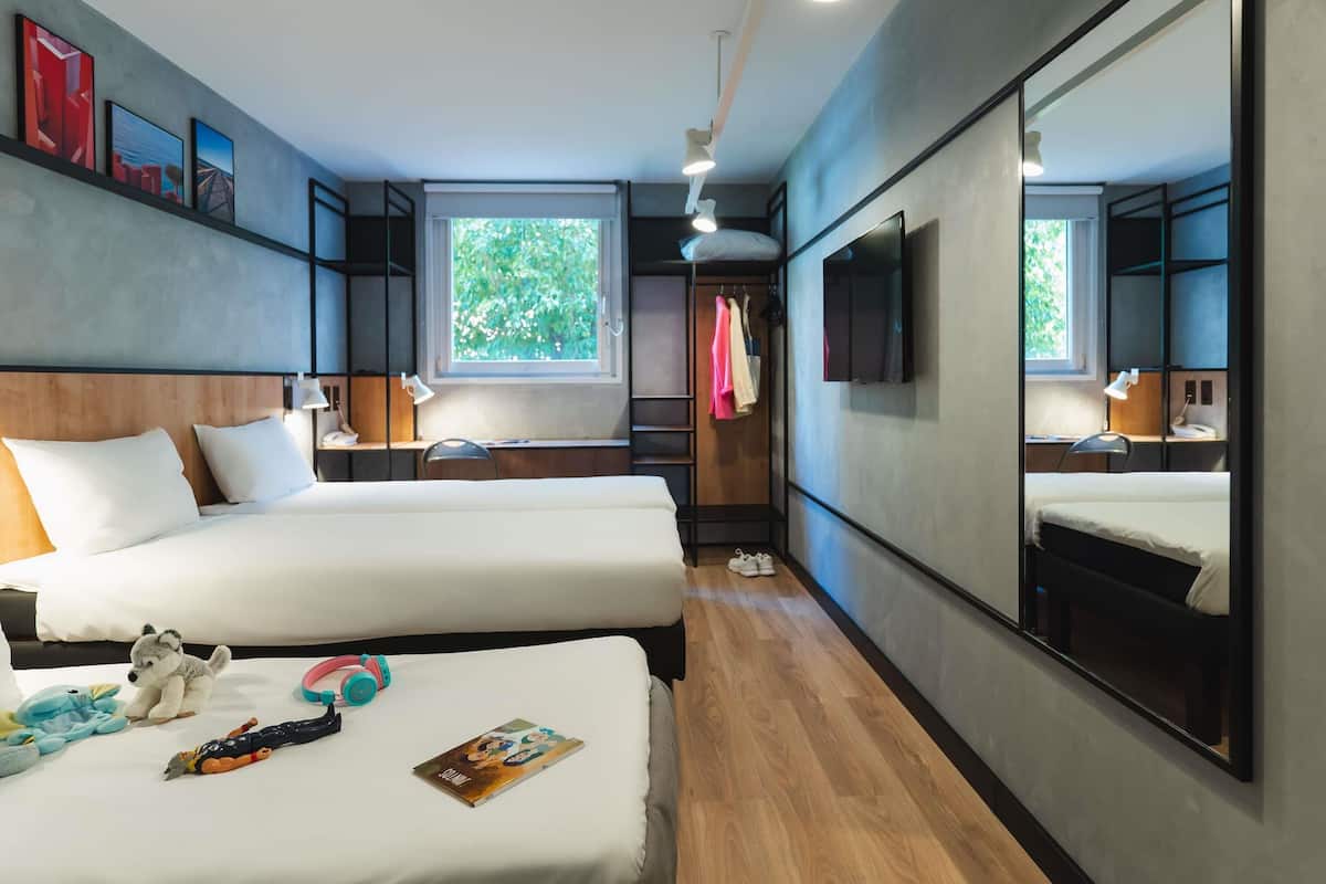 Standard Room, Multiple Beds | Desk, free cribs/infant beds, free WiFi, bed sheets