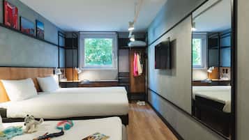 Chambre Standard, plusieurs lits | Bureau, lits bébé (gratuits), Wi-Fi gratuit, draps fournis