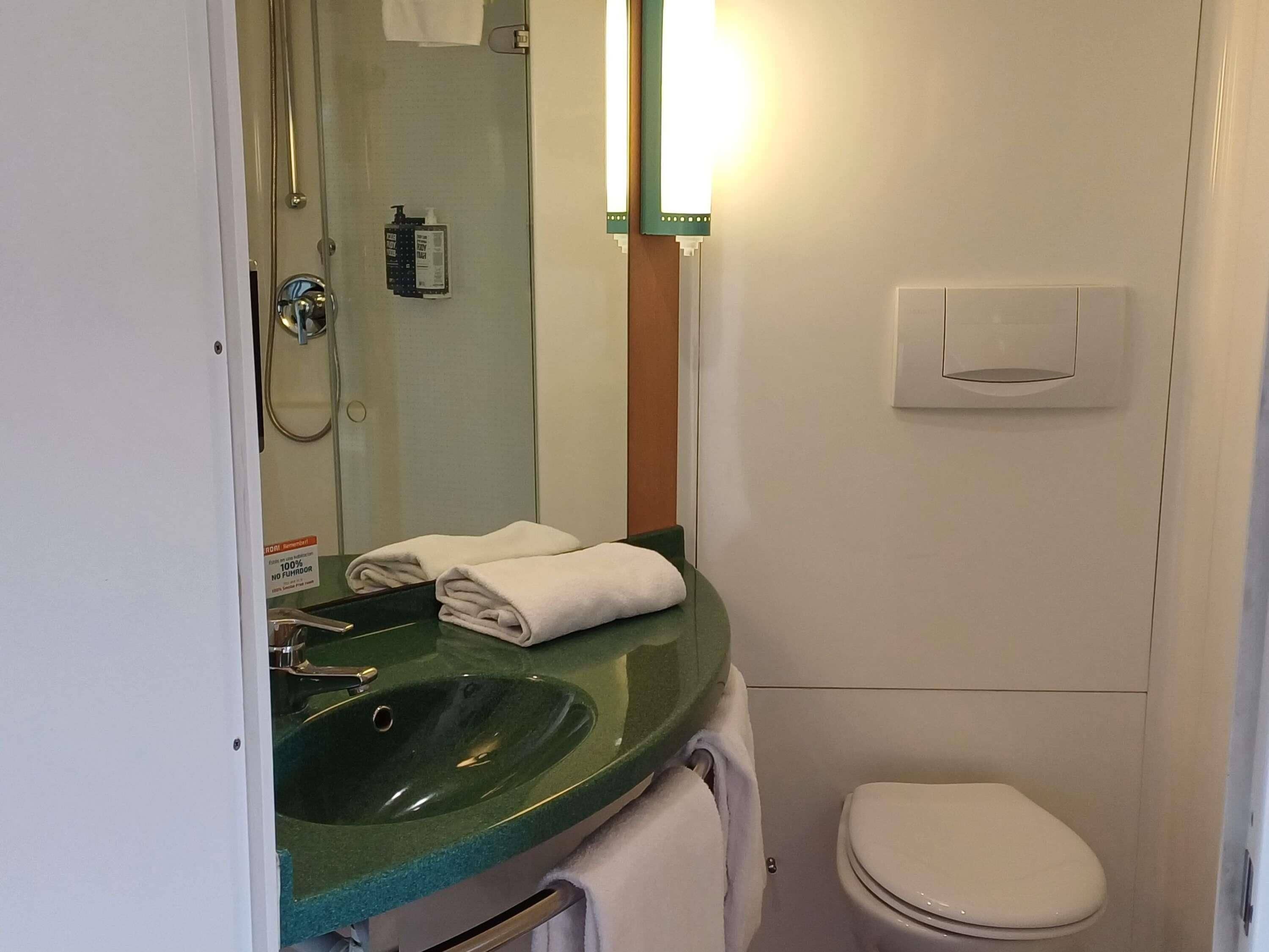 Desk, free cribs/infant beds, free WiFi, bed sheets