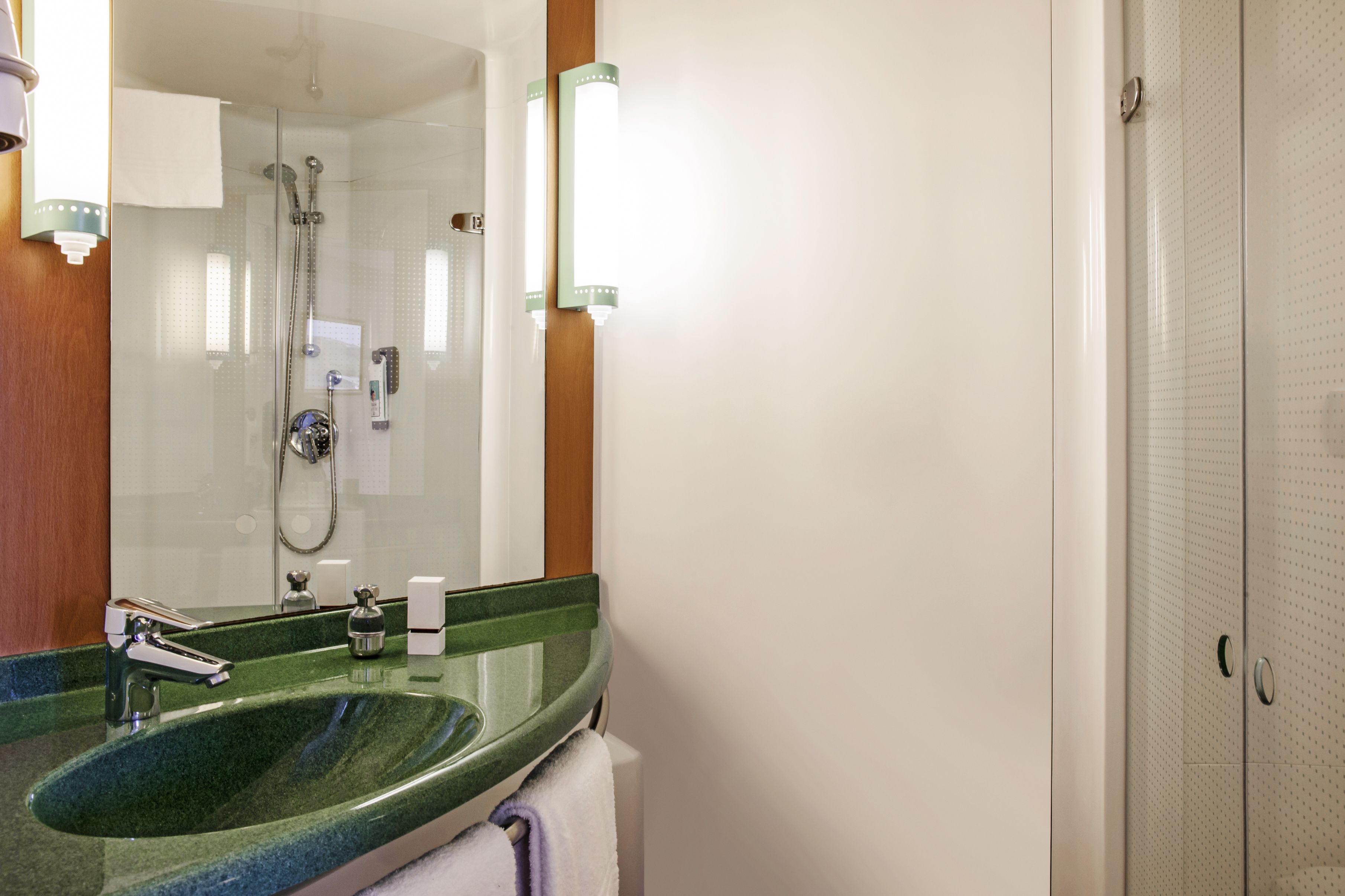 eco-friendly toiletries, hair dryer, towels