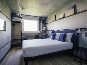 Superior Room, 1 Double Bed, Sea View | Desk, free cribs/infant beds, free WiFi, bed sheets