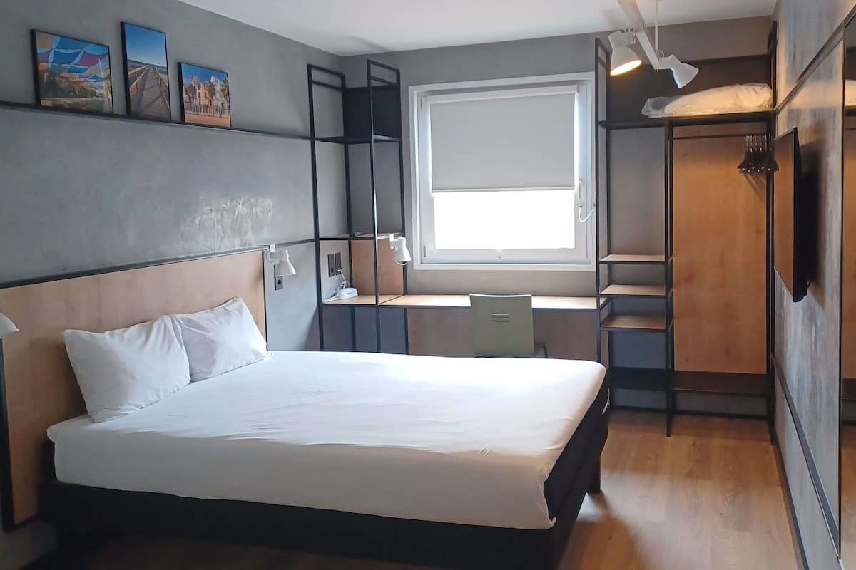 Bureau, lits bébé (gratuits), Wi-Fi gratuit, draps fournis