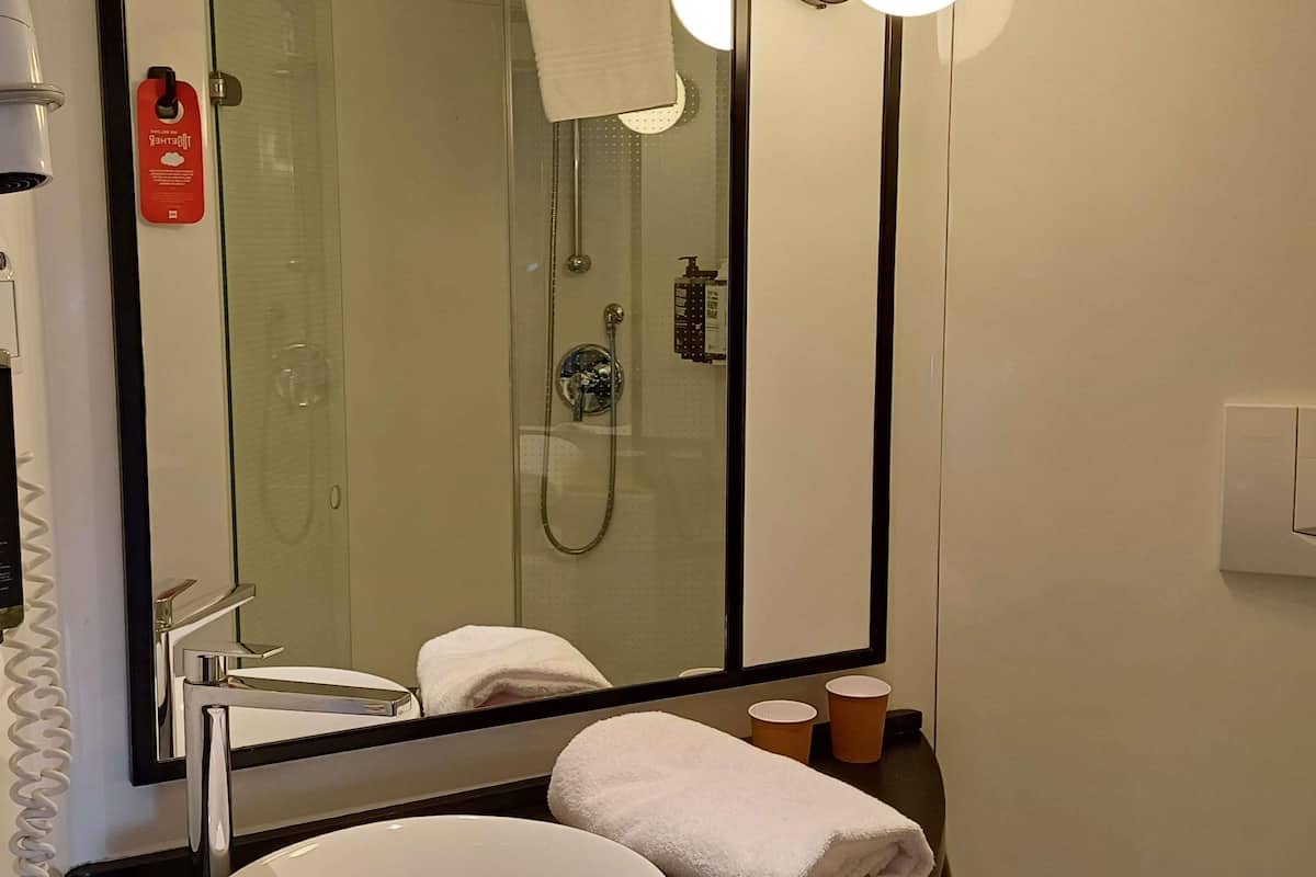 Desk, free cribs/infant beds, free WiFi, bed sheets