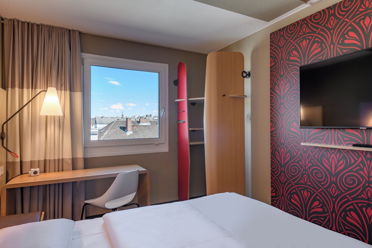 DOUBLE ROOM DREAM