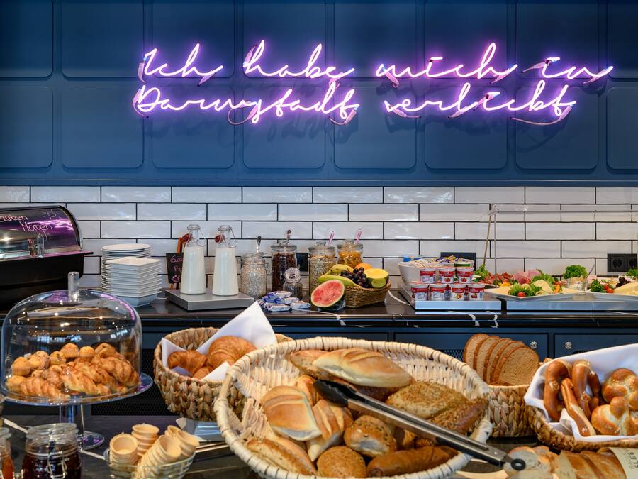 Desayuno buffet diario (EUR 18 por persona)