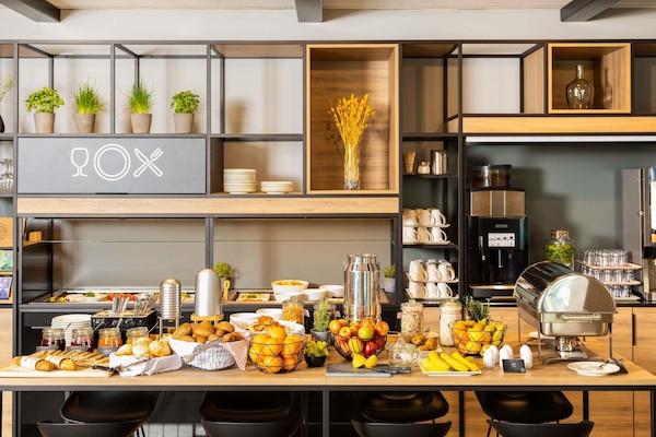 Daily buffet breakfast for a fee