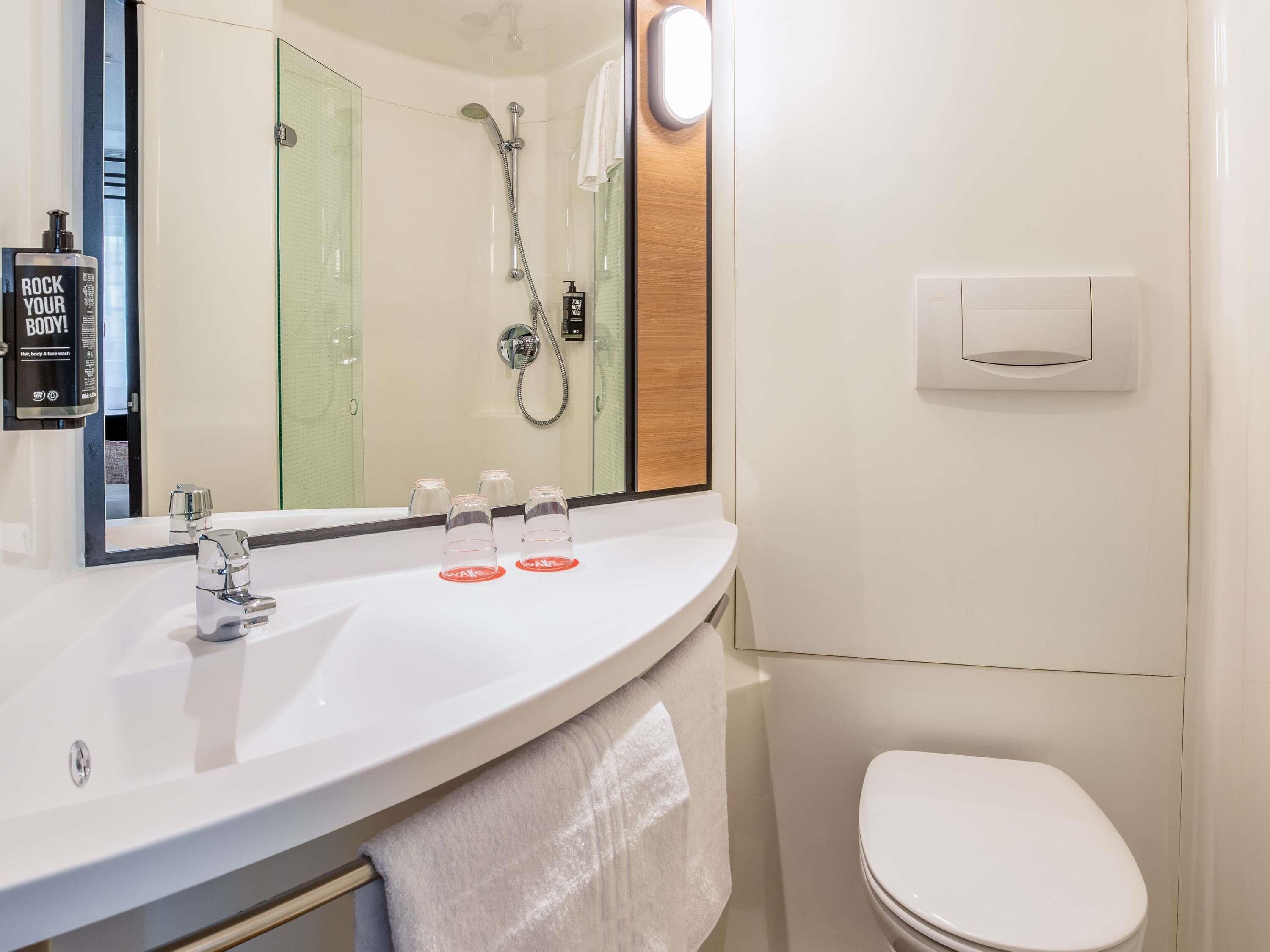 desk, soundproofing, iron/ironing board, free wifi