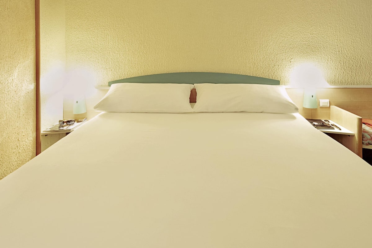 Double Room, 1 Double Bed | In-room safe, desk, soundproofing, free WiFi