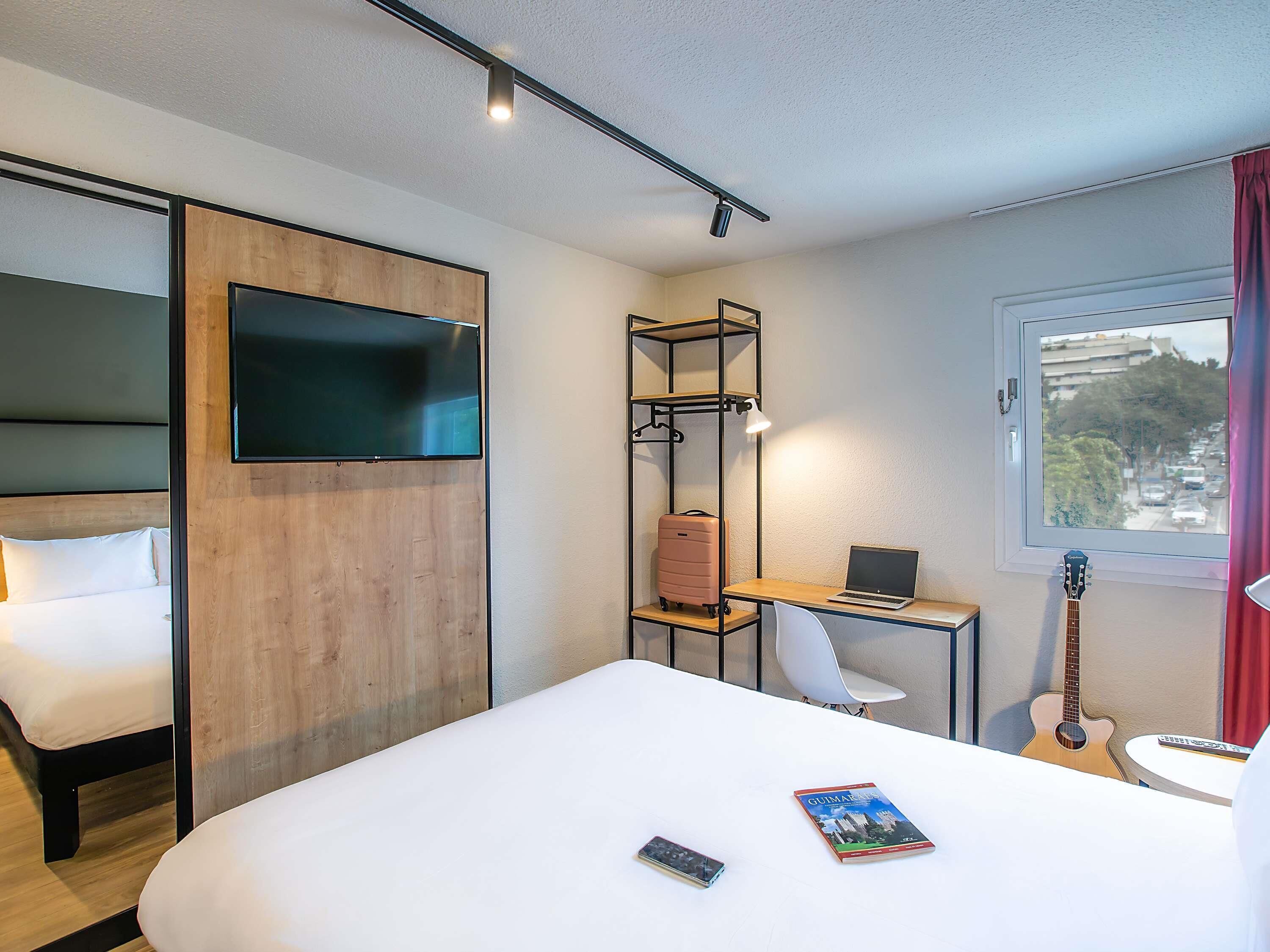 Superior Room, 1 Double Bed | In-room safe, desk, soundproofing, free WiFi