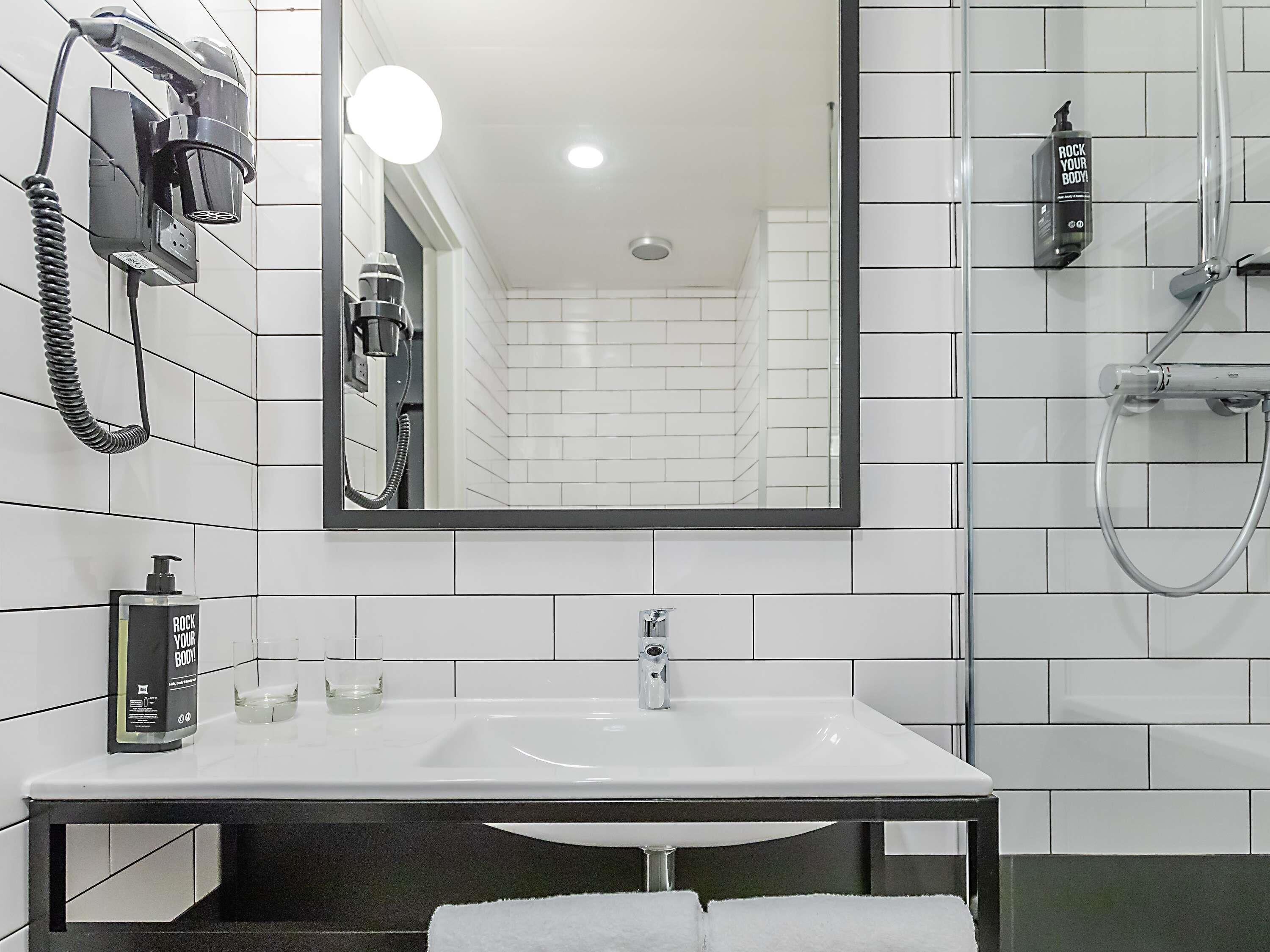 superior room, 2 single beds | in-room safe, desk, soundproofing, free wifi