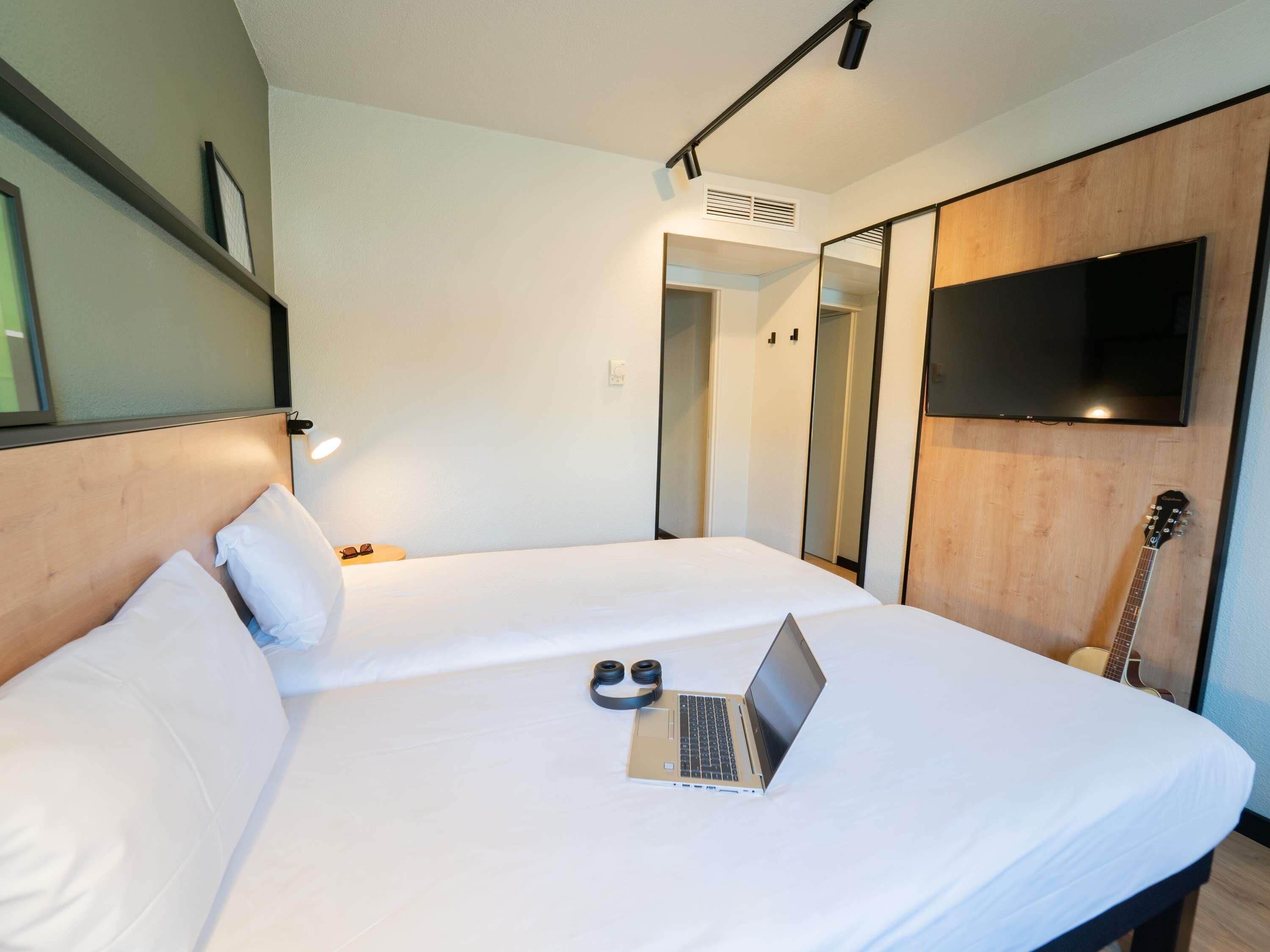 superior room, 2 single beds | in-room safe, desk, soundproofing, free wifi