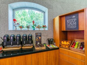 Daily full breakfast (EUR 9.5 per person)