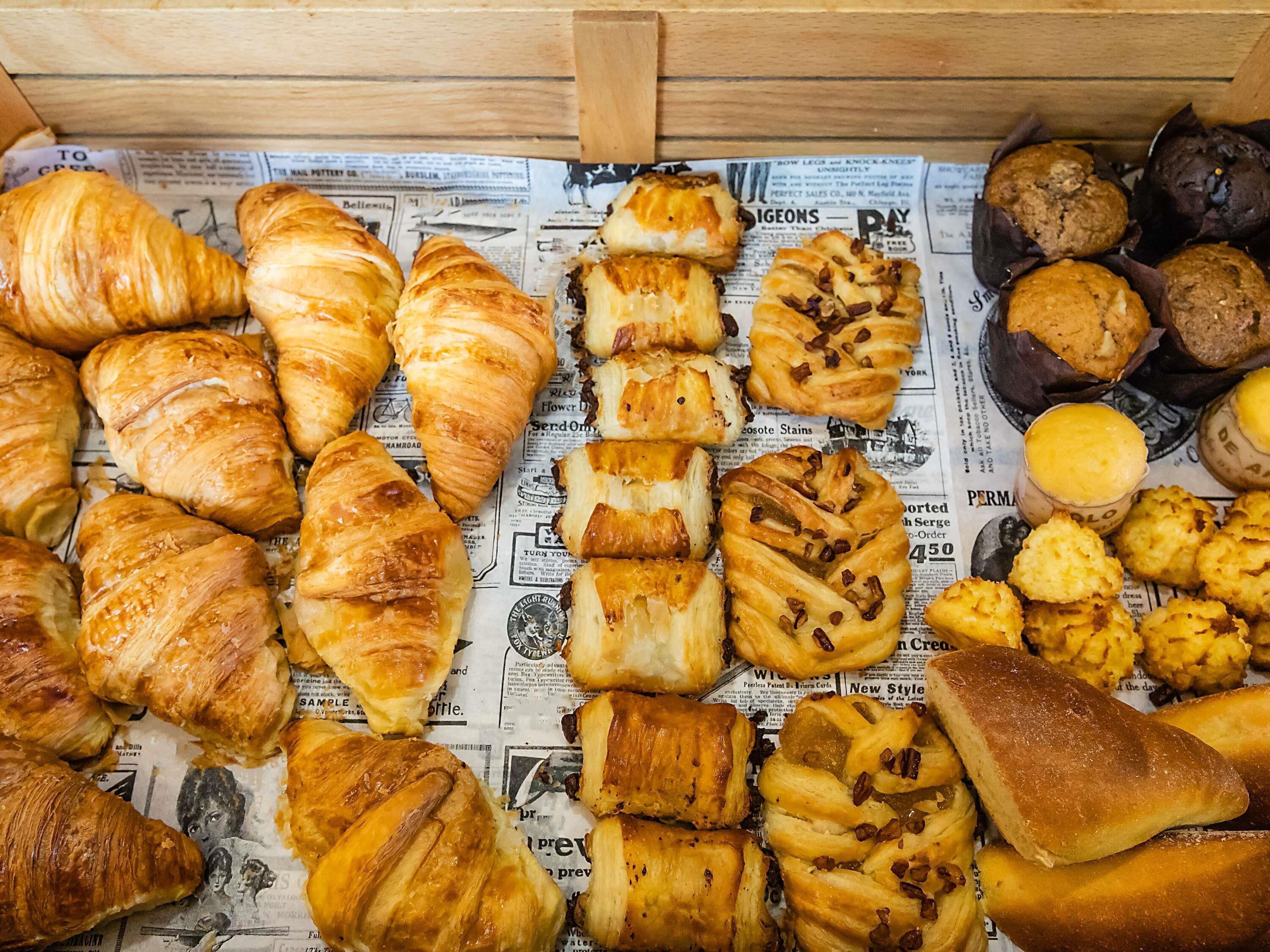 daily full breakfast (eur 9.5 per person)