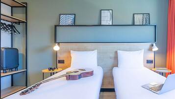 Kamar Superior, 2 Tempat Tidur Twin | Brankas, meja kerja, kedap suara, dan Wi-Fi gratis