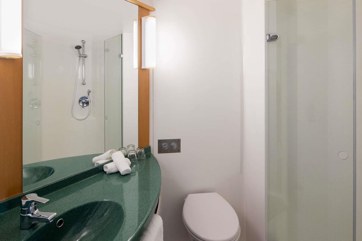 In-room safe, desk, iron/ironing board, WiFi