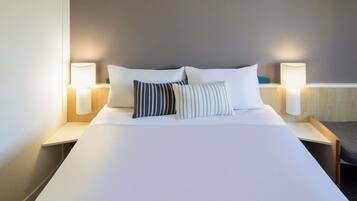 Standard Room, 1 Queen Bed