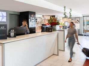 Exterior - ibis Newcastle (Newcastle West)