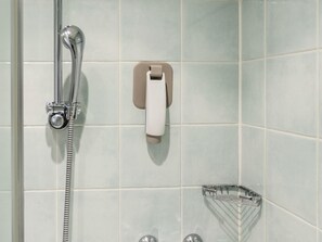客房内保险箱、办公桌、熨斗/熨板、免费婴儿床