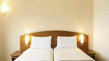 Caja de seguridad en la habitación y escritorio