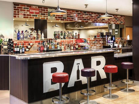 Bar (on property). ibis Northampton Centre
