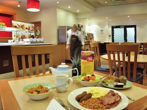 Petit déjeuner, déjeuner et dßner servis sur place