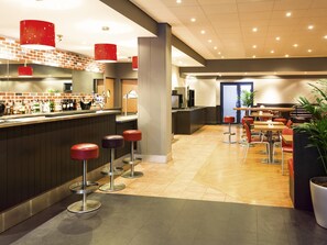 Breakfast, lunch and dinner served - ibis Northampton Centre (Northampton)