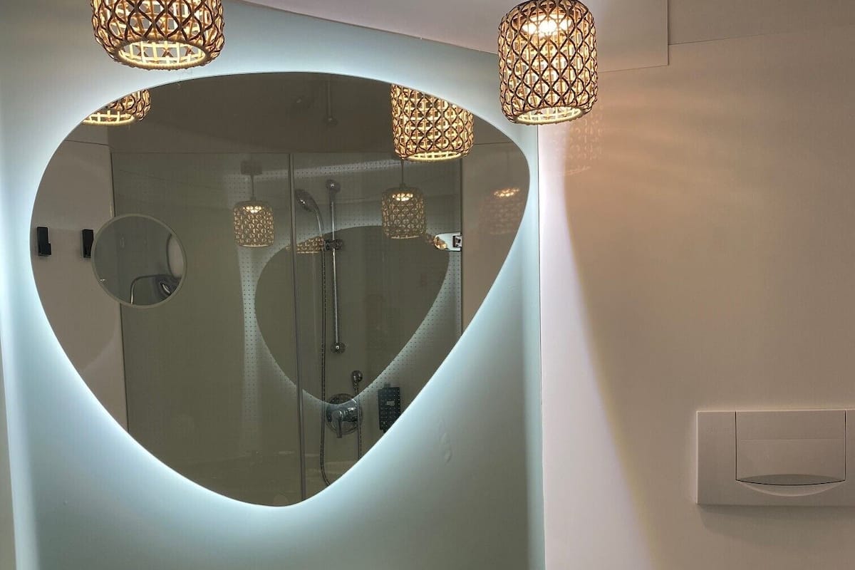 standard double room, 1 double bed | bathroom | shower, eco-friendly toiletries, hair dryer, towels