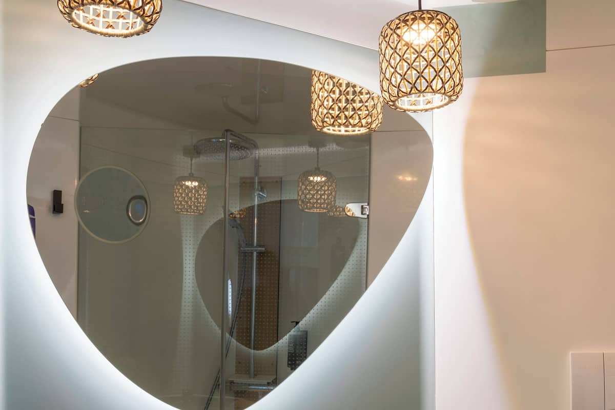 standard double room, 1 double bed | bathroom | shower, eco-friendly toiletries, hair dryer, towels