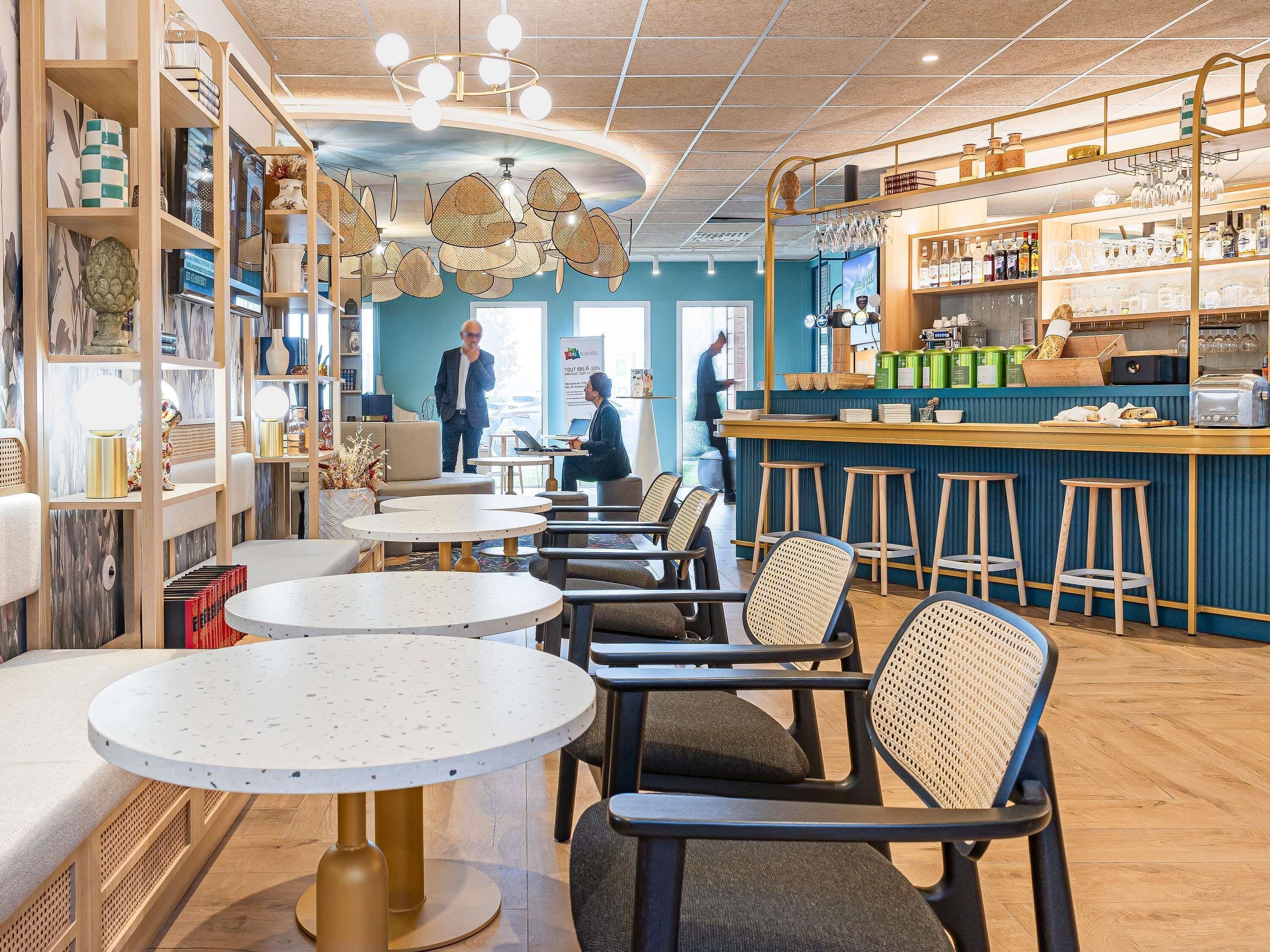 Päivittäinen buffetaamiainen (12.90 EUR per henkilö)