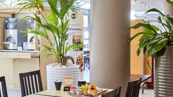 Colazione a buffet a pagamento, servita tutte le mattine