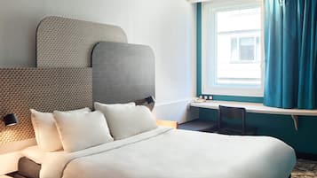 Habitación doble, para no fumadores | Caja de seguridad en la habitación, escritorio y insonorización