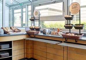 Daily buffet breakfast for a fee - B&B HOTEL Paris Nord 2 CDG Aéroport (Roissy-en-France)