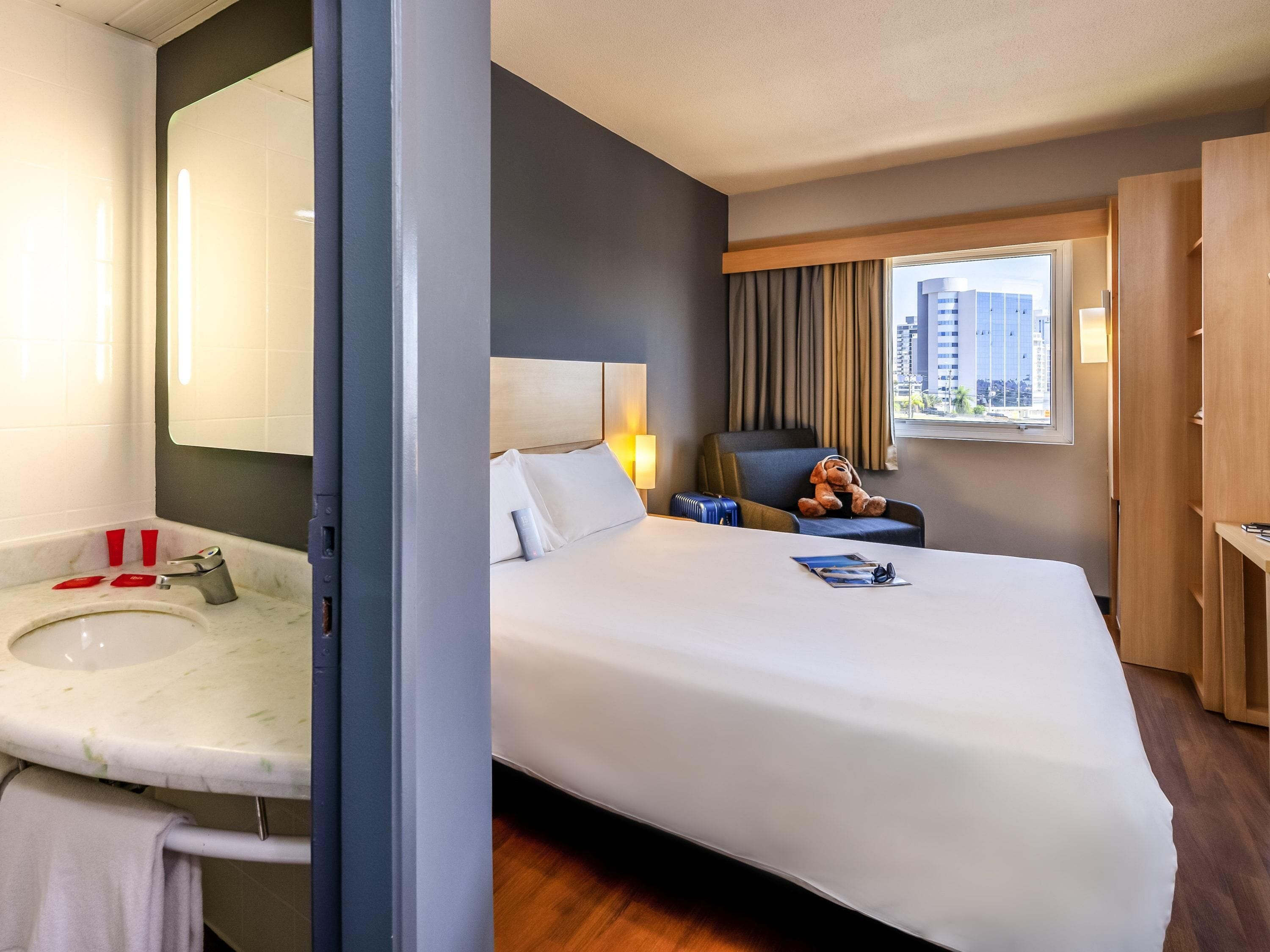 家庭公寓, 1 張標準雙人床及 1 張梳化床 | 迷你吧、房內夾萬、書桌、遮光窗簾/窗簾