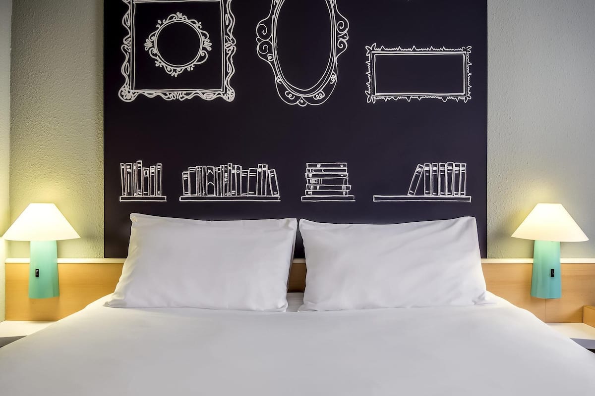 Habitación, 1 cama matrimonial | Ropa de cama de alta calidad y camas con efecto memoria