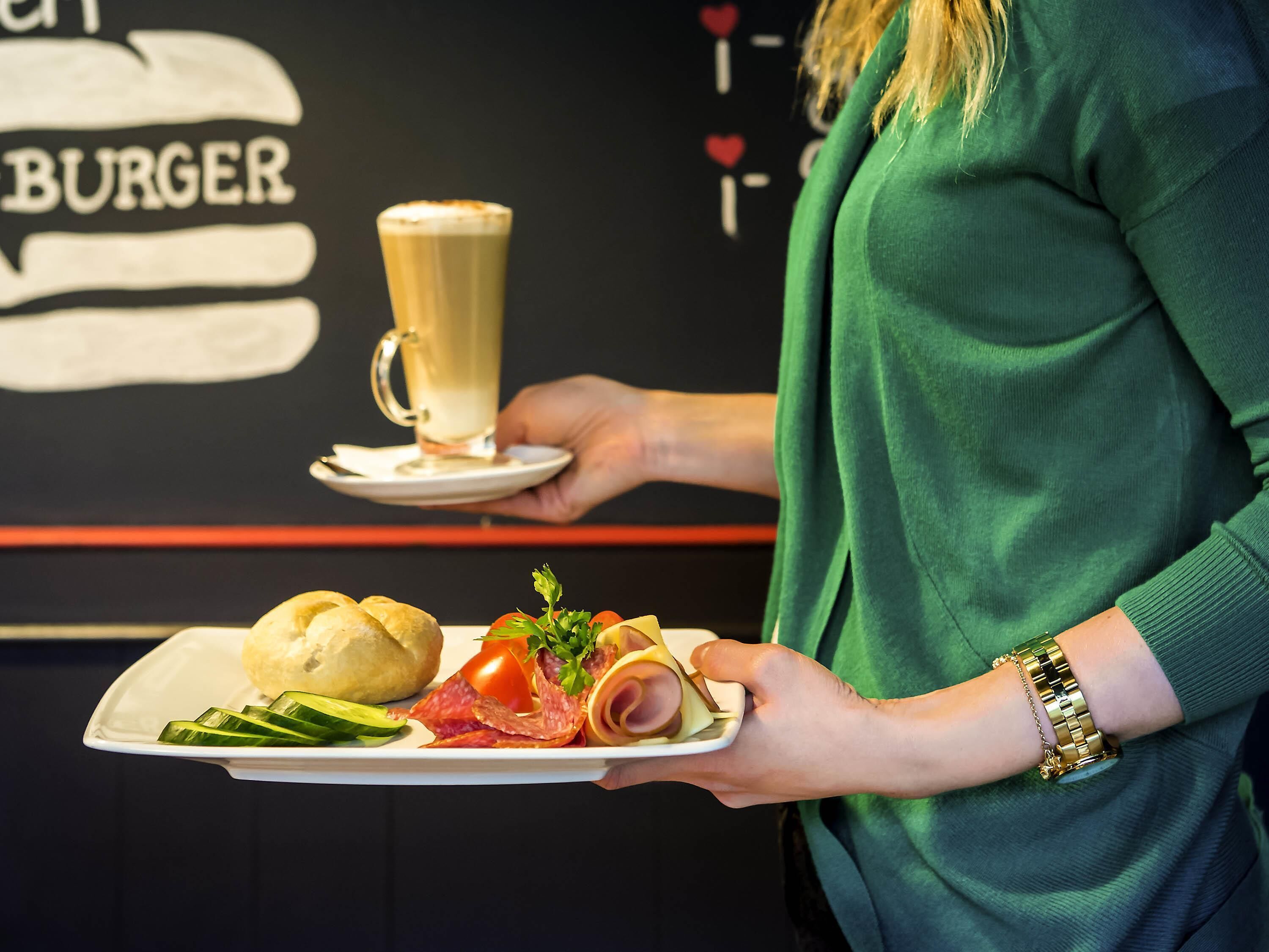 Daily buffet breakfast (PLN 50 per person)