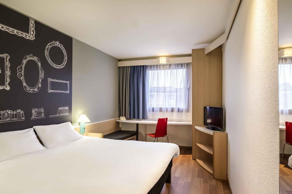 Premium bedding, memory foam beds, in-room safe, desk